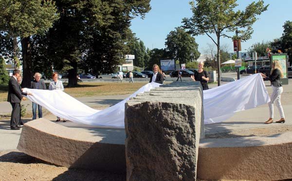 Von den ersten Fehmarnbelt Days in Lübeck im Jahr 2012 ist nur noch ein Kunstwerk am Lindenplatz geblieben. Foto: Archiv