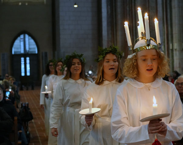 Am Dienstag besuchte die Lichterkönigin aus Visby die Hansestadt Lübeck. Fotos, O-Ton: JW