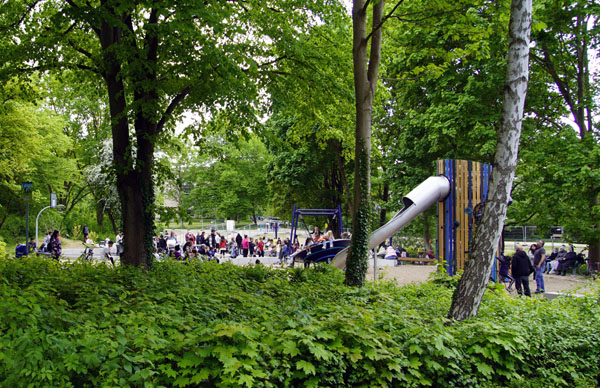 Der Spielplatz mit seinen zahlreichen Angeboten ist eine Oase mitten in Moisling.