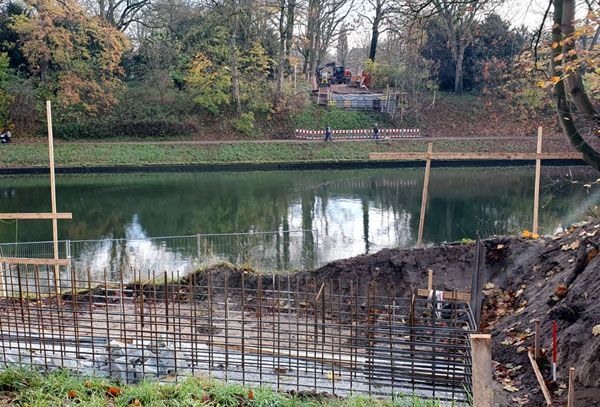 Ab Dienstag, 3. Januar 2023, beginnt ein weiterer Bauabschnitt zum Einbau der Gründungsrohre für die Behelfsbrücke an der Mühlentorbrücke. Fotos: Oliver Klink