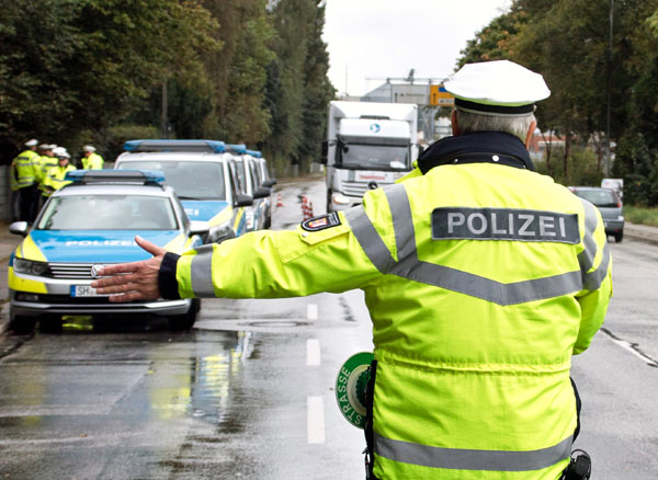 Die Polizei kündigt für Dienstag verstärkte Verkehrskontrollen an.