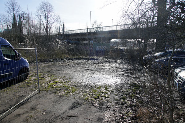 Im Februar begannen die Vorbereitungen für den Bau einer Begegnungsstätte für Suchtkranke an der Marienbrücke. Foto: Archiv