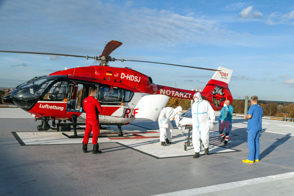 Ein Patienten wurde mit dem Rettungshubschrauber vom Flughafen Hamburg ans UKSH in Lübeck geflogen. Fotos: UKSH