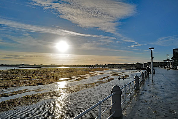 Trotz Beulen und Dellen gibt es für die Ostsee eine einheitliche Angabe für den Wasserstand. Foto: Karl Erhard Vögele/Archiv