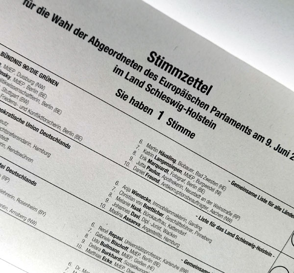 Große Auswahl: Der Stimmzettel listet 34 Parteien auf.