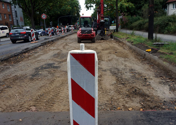 Am Freitag soll die Asphaltierung abgeschlossen werden. Fotos: VG