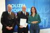 Auch der Lübecker Polizist Maik Seidel, hier mit dem Leitenden Polizeidirektor Arne Dunka (links) und Innenstaatssekretärin Magdalena Finke, wurde geehrt. Fotos: hfr